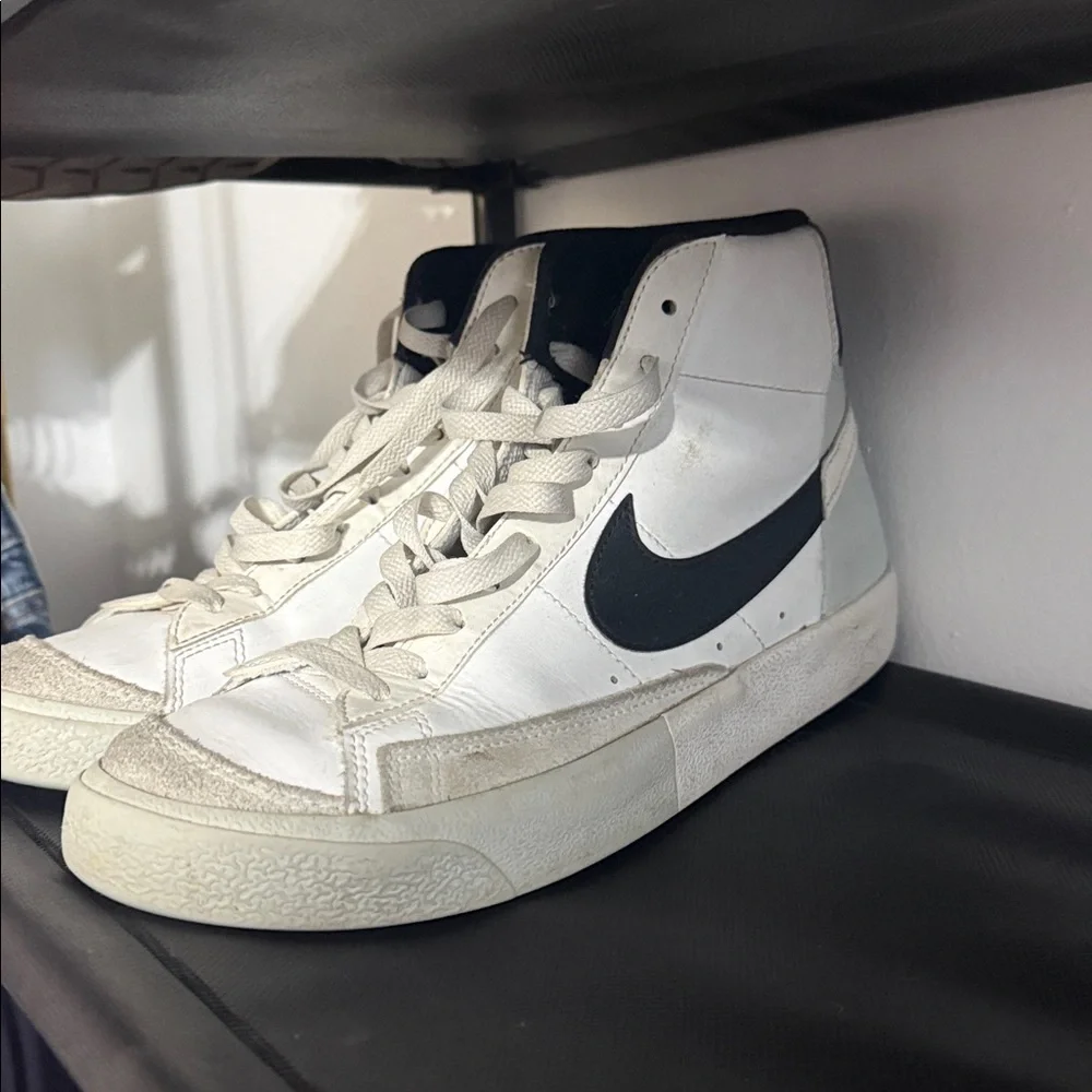 Nike Blazer High-Top Sneakers Boys White Black with Green embroidered logo